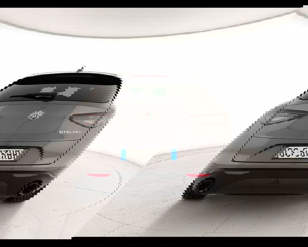 Alfa Romeo Stelvio usata a Caserta (6)