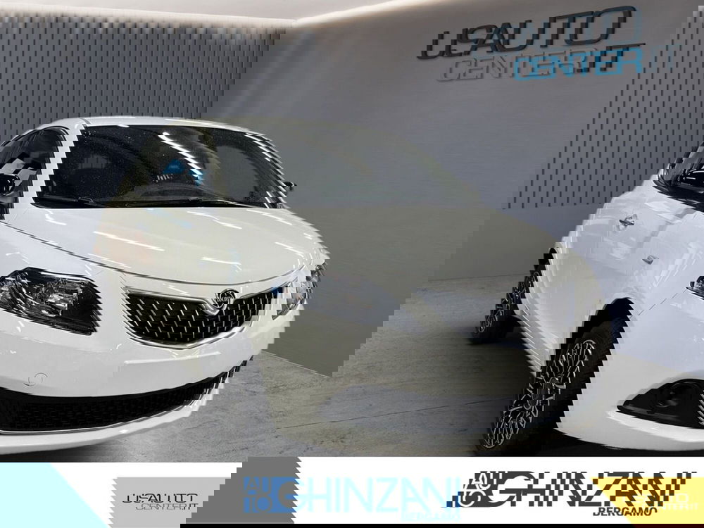 Lancia Ypsilon nuova a Bergamo (2)