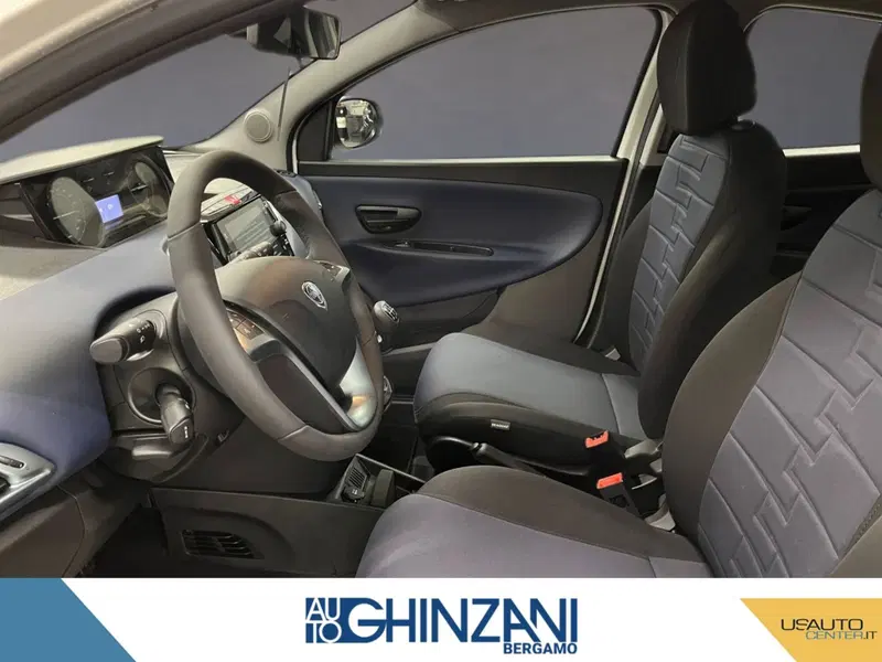 Lancia Ypsilon nuova a Bergamo (6)