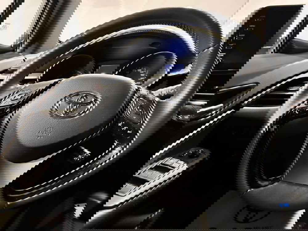 Toyota Toyota C-HR usata a Milano (10)