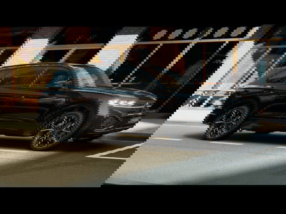 Volkswagen Touareg nuova a Livorno (3)