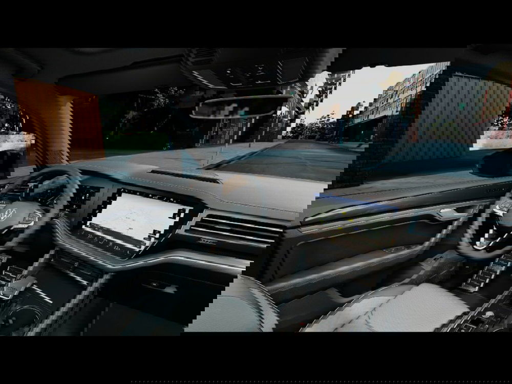 Volkswagen Touareg nuova a Livorno (7)