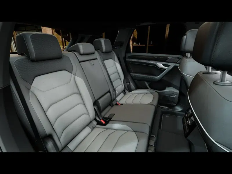 Volkswagen Touareg nuova a Livorno (9)