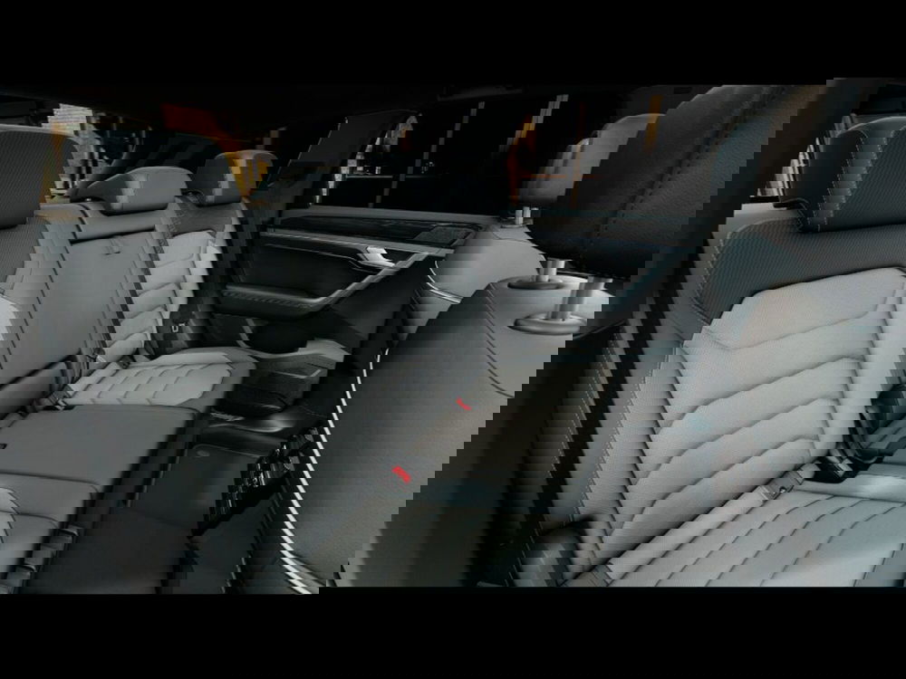 Volkswagen Touareg nuova a Livorno (9)