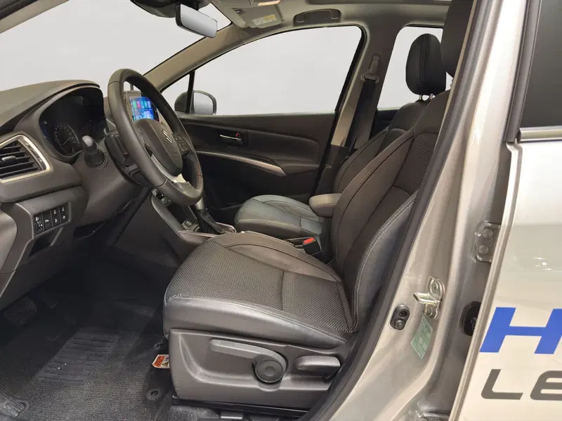 Suzuki S-Cross usata a Latina (9)