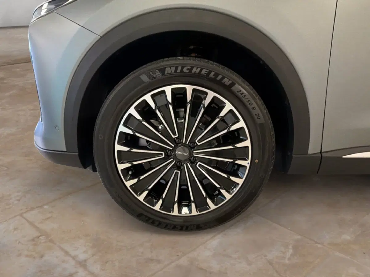 Omoda Omoda 9 SHS-P nuova a Vercelli (9)