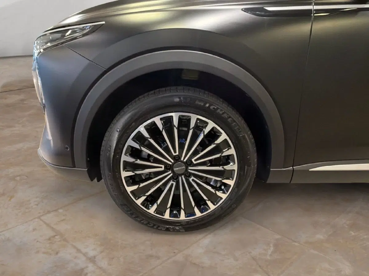 Omoda Omoda 9 SHS-P nuova a Vercelli (9)
