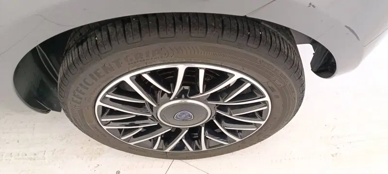 Lancia Ypsilon usata a Treviso (19)