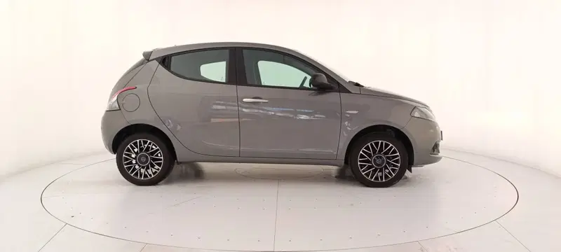 Lancia Ypsilon usata a Treviso (7)