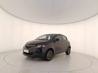 Lancia Ypsilon 1.0 FireFly 5 porte S&amp;S Hybrid Ecochic Silver del 2024 usata a Treviso