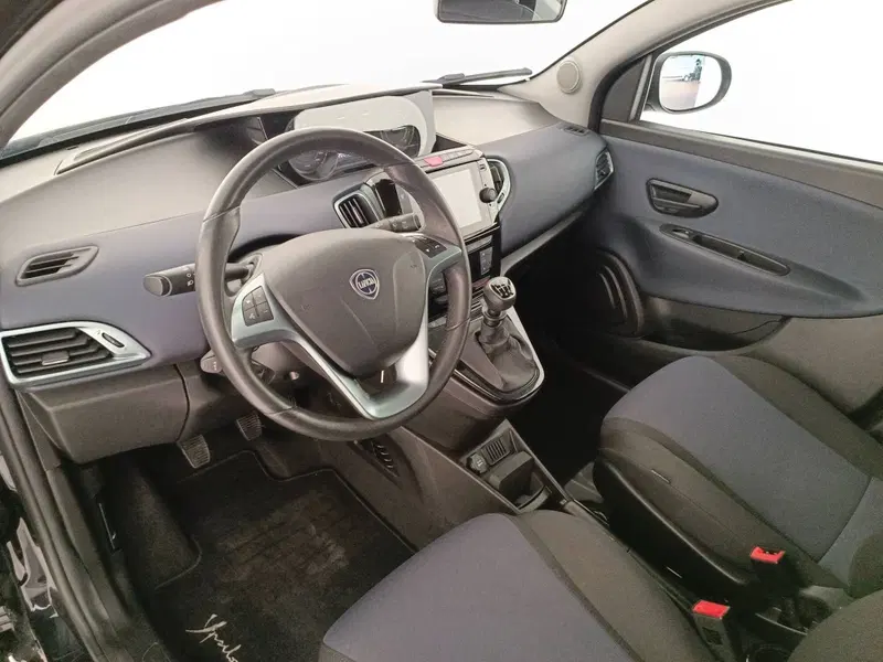 Lancia Ypsilon usata a Treviso (10)