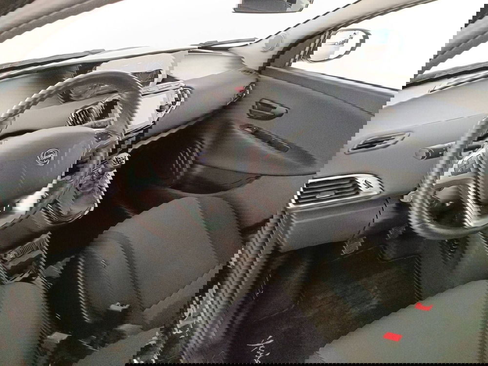 Lancia Ypsilon usata a Treviso (10)