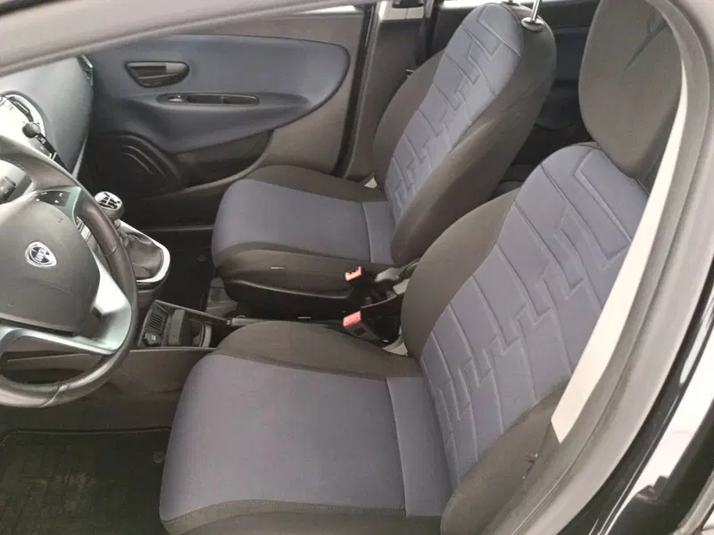 Lancia Ypsilon usata a Treviso (11)