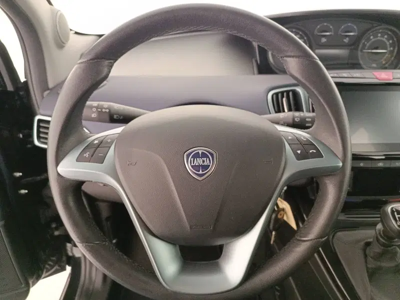 Lancia Ypsilon usata a Treviso (13)