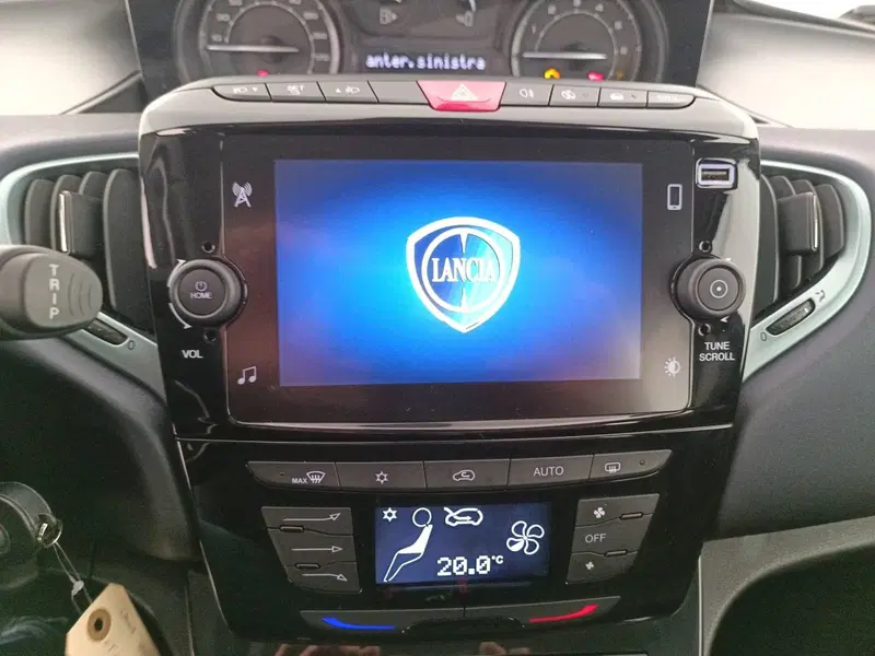 Lancia Ypsilon usata a Treviso (15)