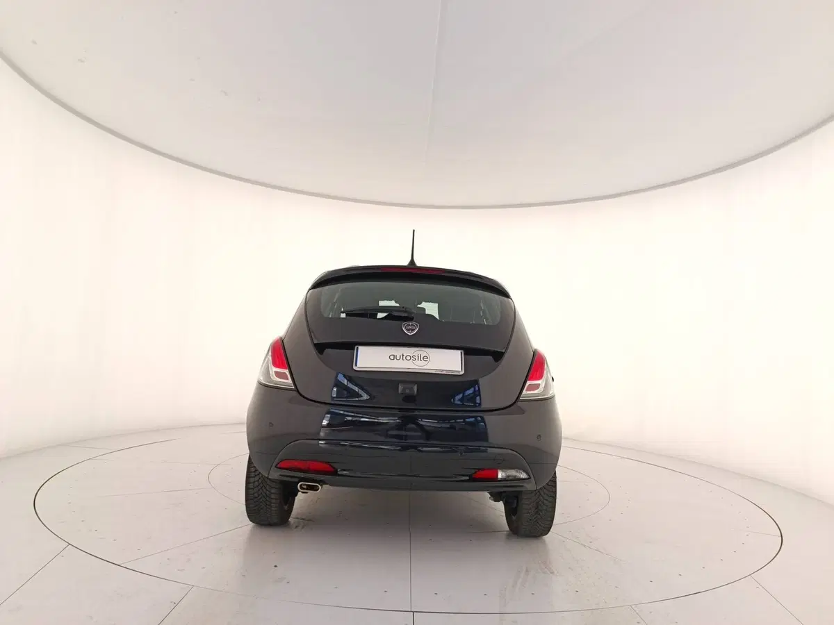 Lancia Ypsilon usata a Treviso (5)