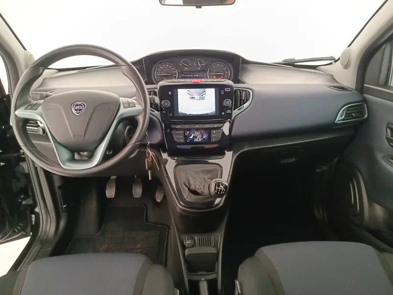 Lancia Ypsilon usata a Treviso (9)