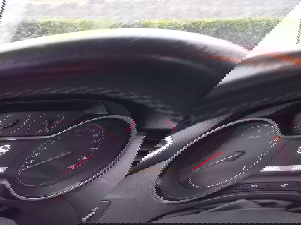 Opel Crossland usata a Lucca (15)