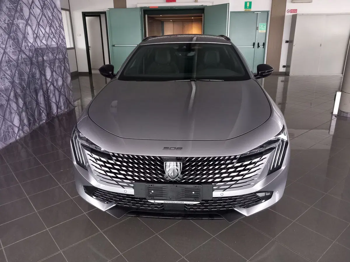 Peugeot 508 nuova a Lucca (2)