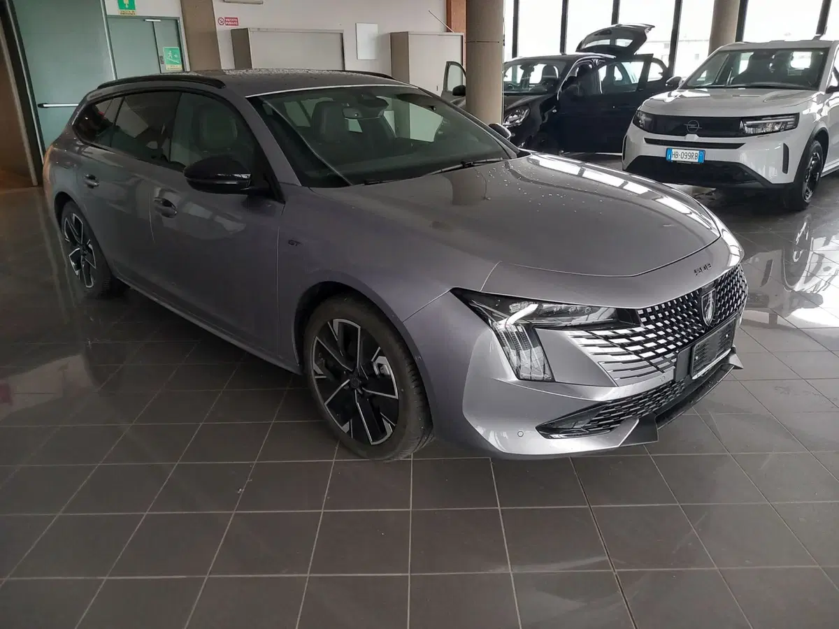 Peugeot 508 nuova a Lucca (8)