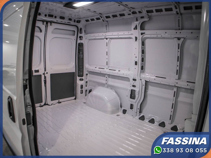 Fiat e-Ducato Furgone nuova a Milano (10)