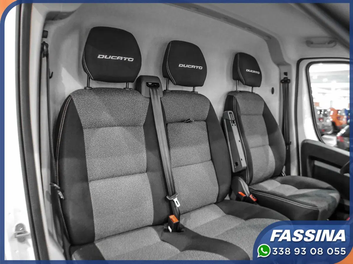 Fiat e-Ducato Furgone nuova a Milano (12)