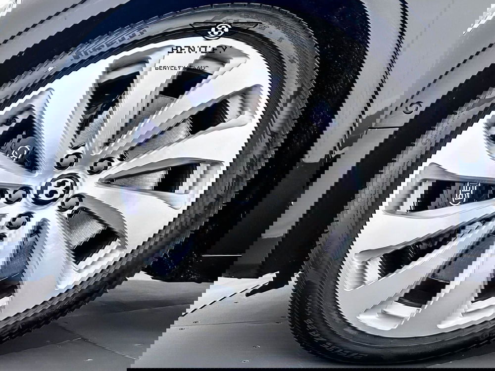 Bentley Flying Spur nuova a Milano (8)