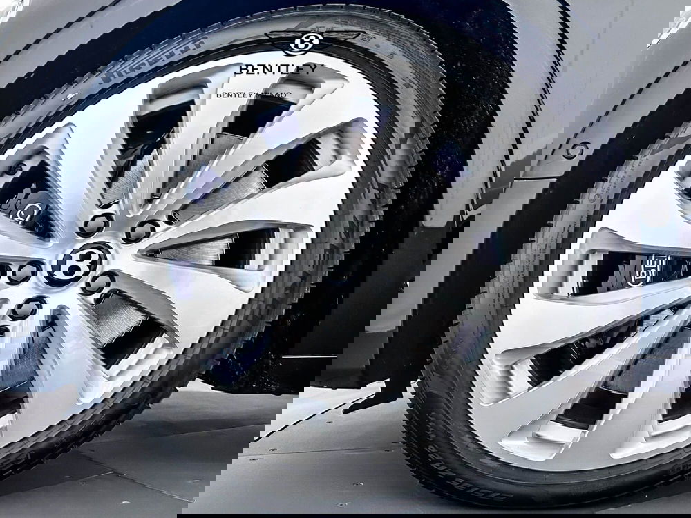 Bentley Flying Spur nuova a Milano (8)