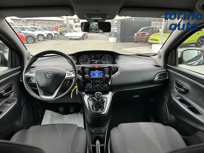 Lancia Ypsilon usata a Torino (12)