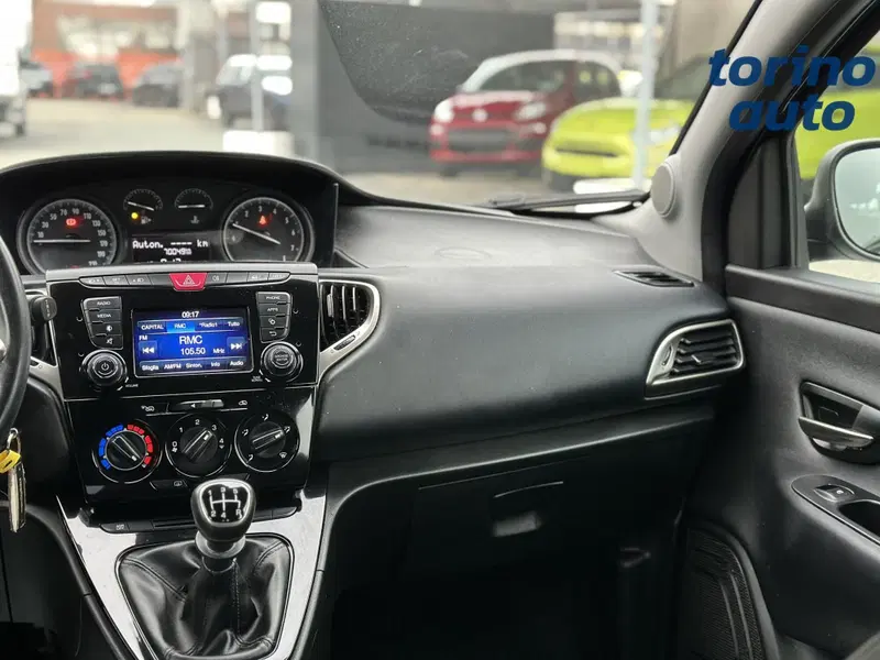 Lancia Ypsilon usata a Torino (13)