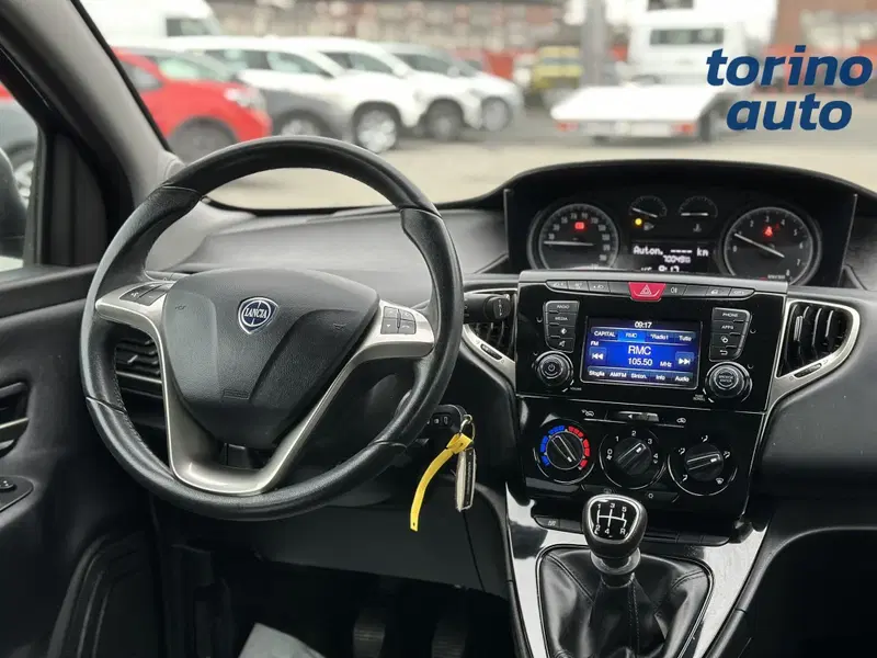 Lancia Ypsilon usata a Torino (14)