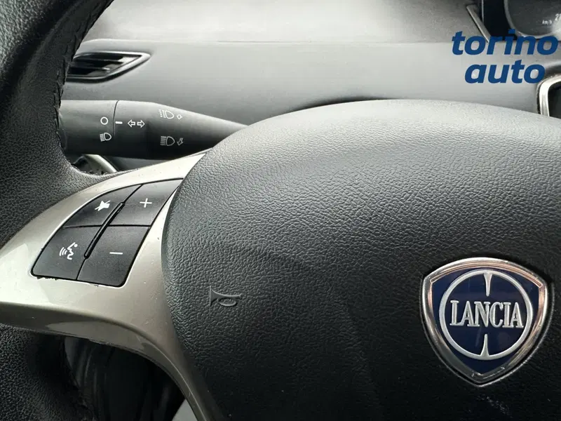 Lancia Ypsilon usata a Torino (16)