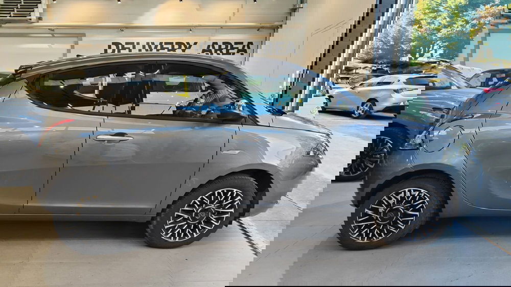 Lancia Ypsilon usata a Milano (5)