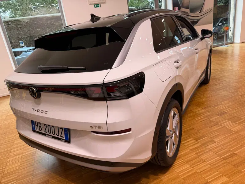 Volkswagen T-Roc nuova a Genova (5)