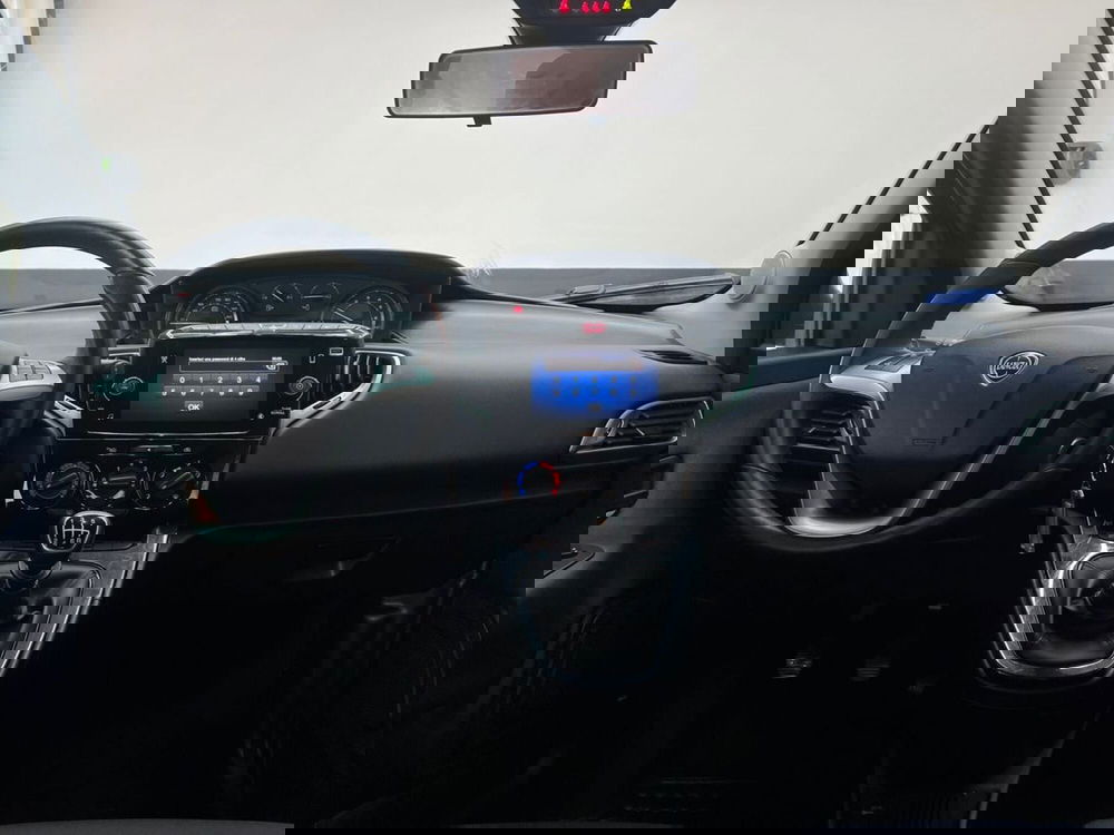 Lancia Ypsilon usata a Roma (12)