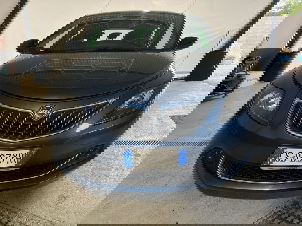 Lancia Ypsilon usata a Roma (19)