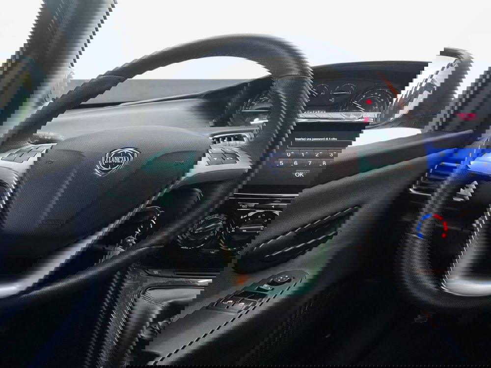 Lancia Ypsilon usata a Roma (7)