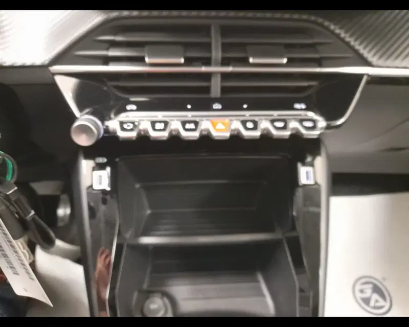Peugeot 208 nuova a Alessandria (10)