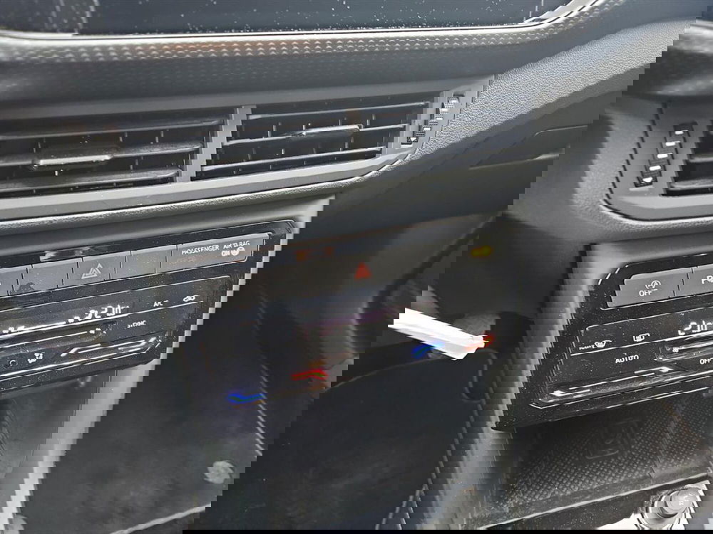 Volkswagen T-Cross usata a Lecco (13)