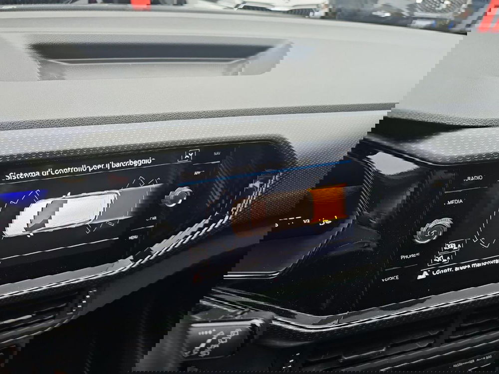 Volkswagen T-Cross usata a Lecco (15)