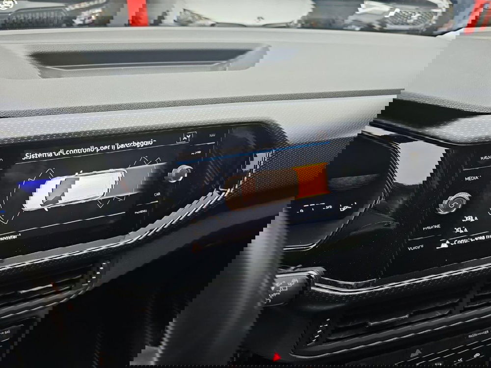 Volkswagen T-Cross usata a Lecco (17)