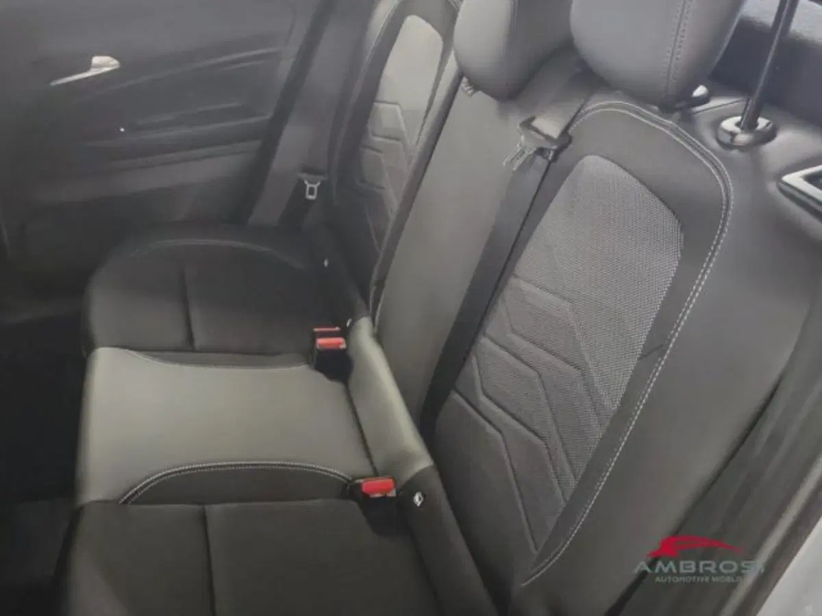 Jeep Avenger nuova a Perugia (11)