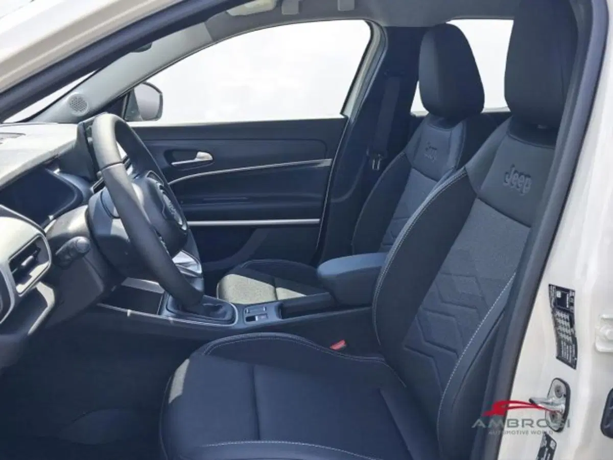 Jeep Avenger nuova a Perugia (10)