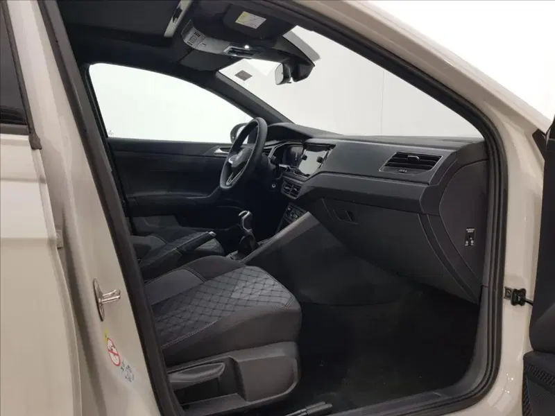 Volkswagen Taigo nuova a Lucca (10)