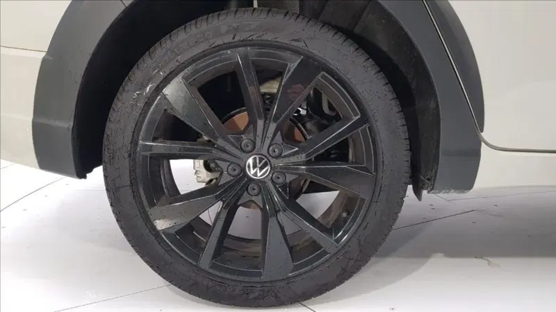 Volkswagen Taigo nuova a Lucca (9)