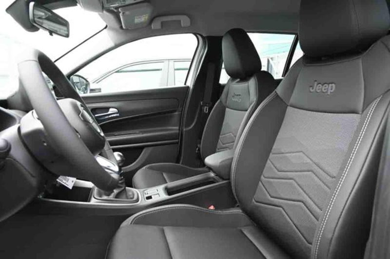 Jeep Avenger nuova a Torino (12)