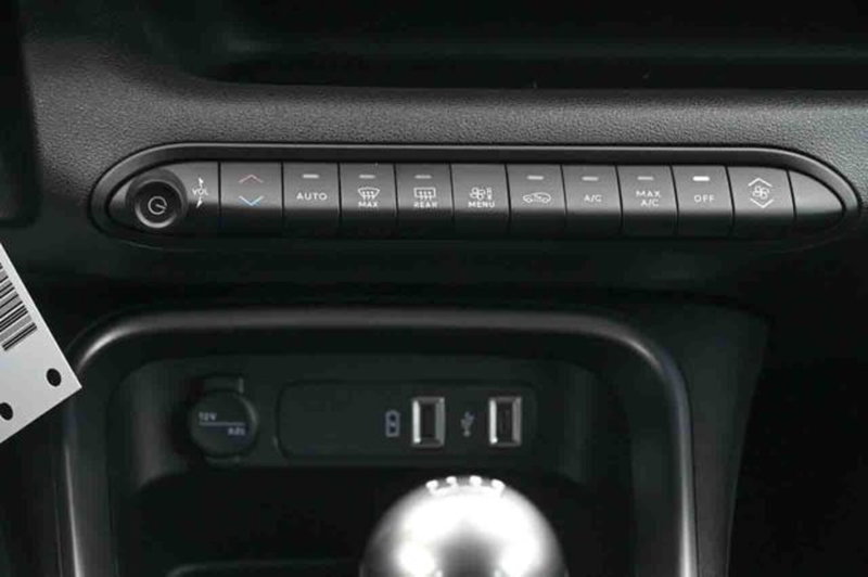 Jeep Avenger nuova a Torino (17)