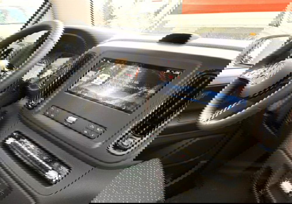 Mercedes-Benz Vito nuova a Bergamo (8)