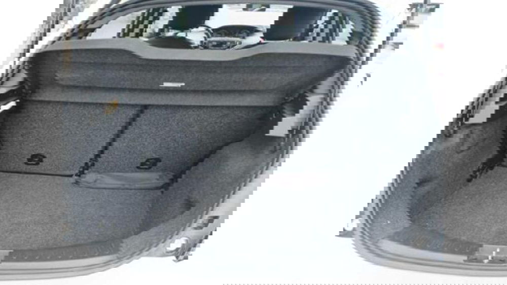 Lancia Ypsilon usata a Pisa (11)