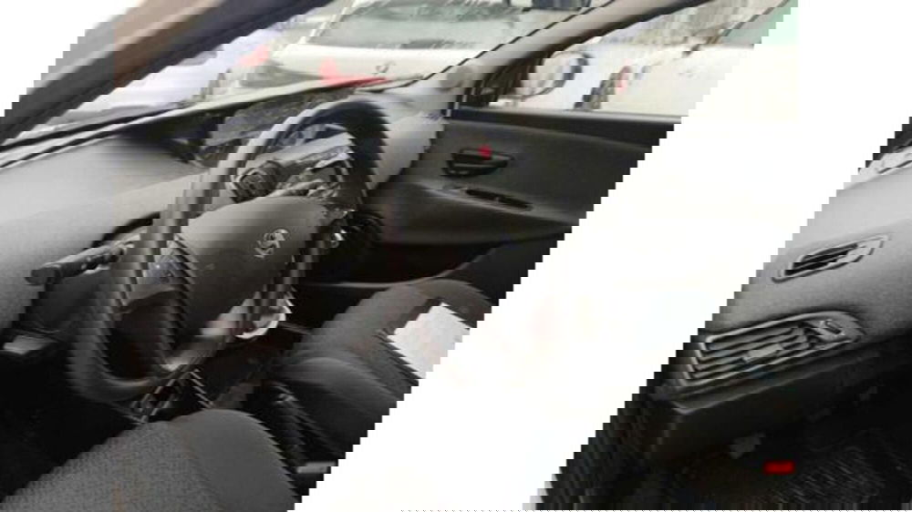 Lancia Ypsilon usata a Pisa (9)